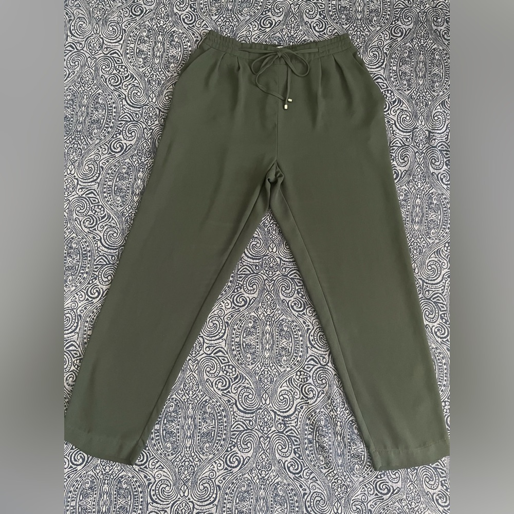 Elastic, high waist Trouser